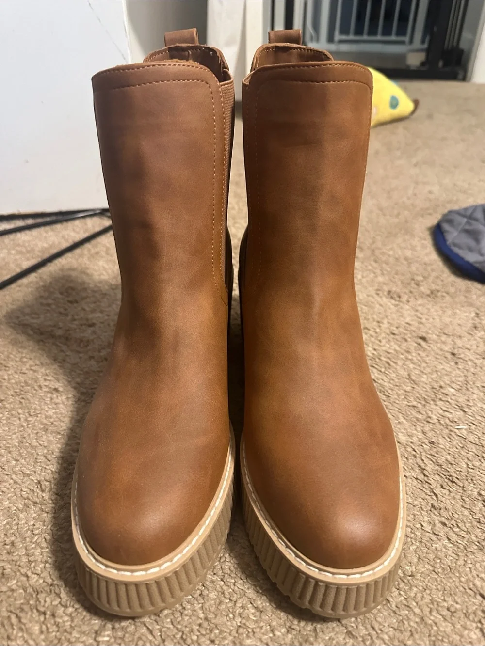 NWOT Dolce Vita Women’s Darcel Chelsea Platform Boot in Tan 9.5